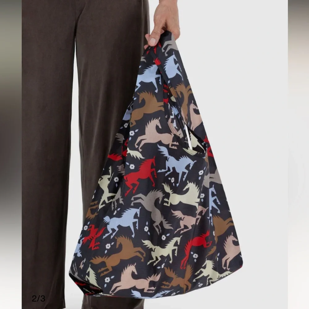 🍦HOST PICK🍦🐴BAGGU NWT standard BAGGU Horse Cut Outs 🐴